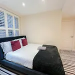 3 Bedroom Apartment With Private Terrace In Pimlico, Westminster, Victoria