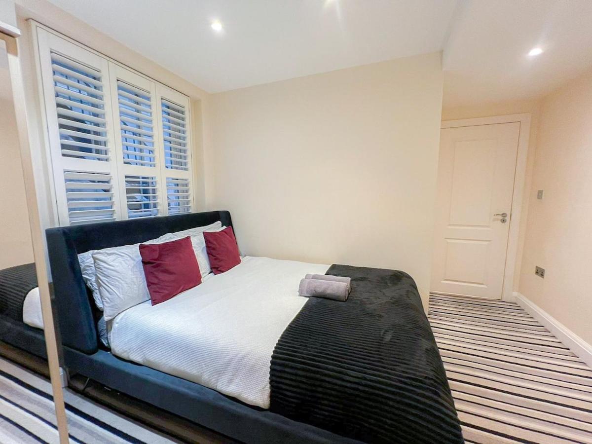 Apartment 3 Bedroom With Private Terrace In Pimlico, Westminster, Victoria
