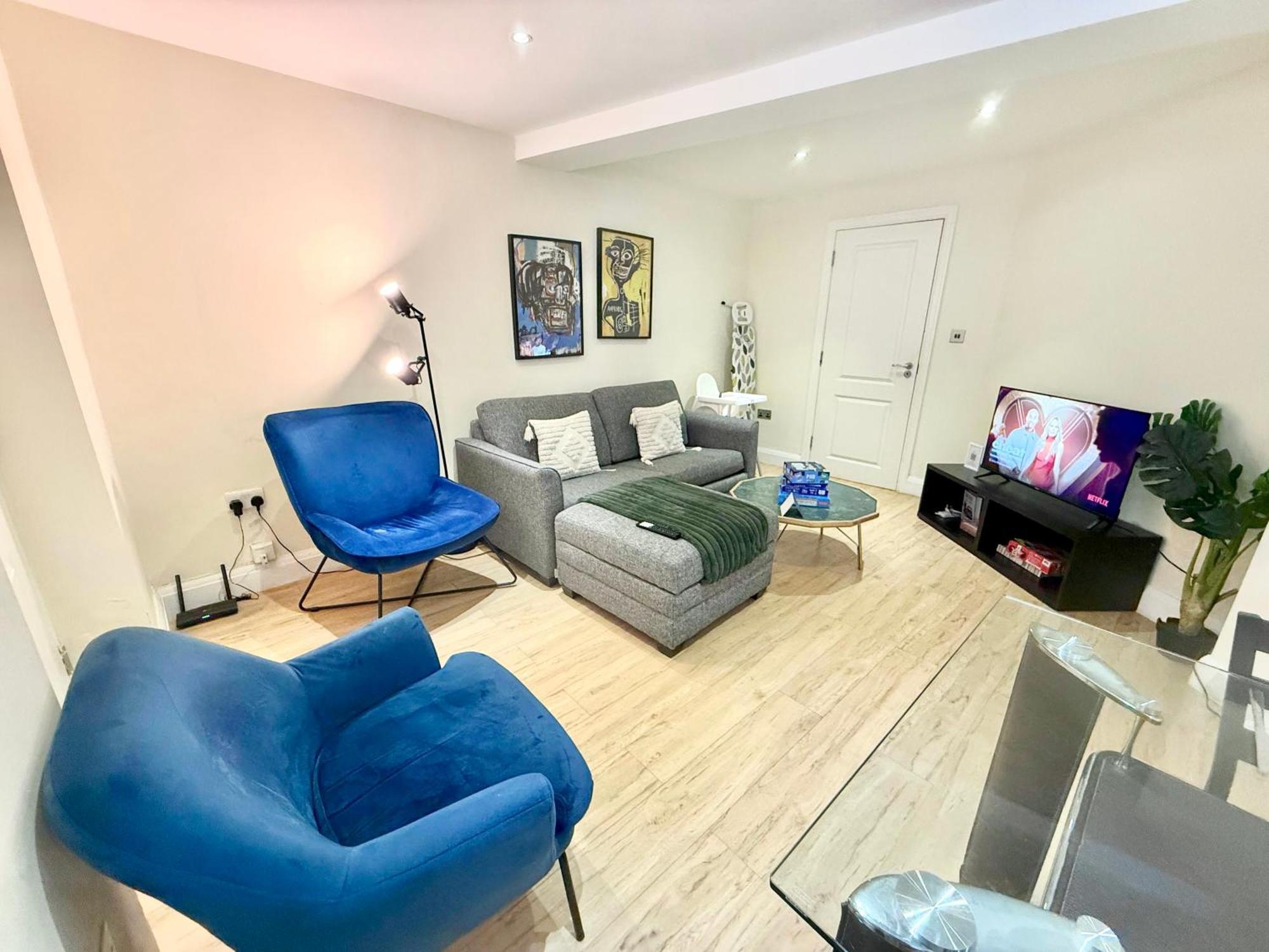Apartment 3 Bedroom With Private Terrace In Pimlico, Westminster, Victoria London