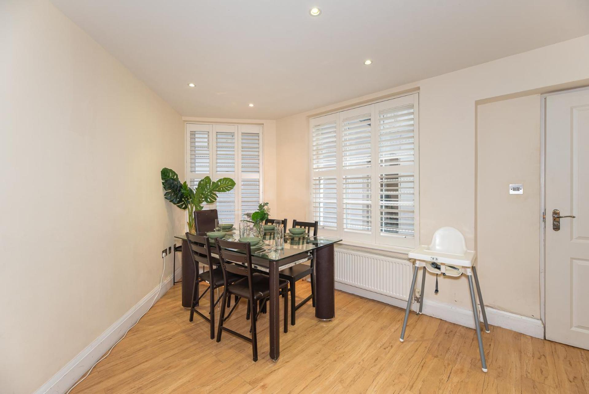 3 Bedroom With Private Terrace In Pimlico, Westminster, Victoria Apartment London