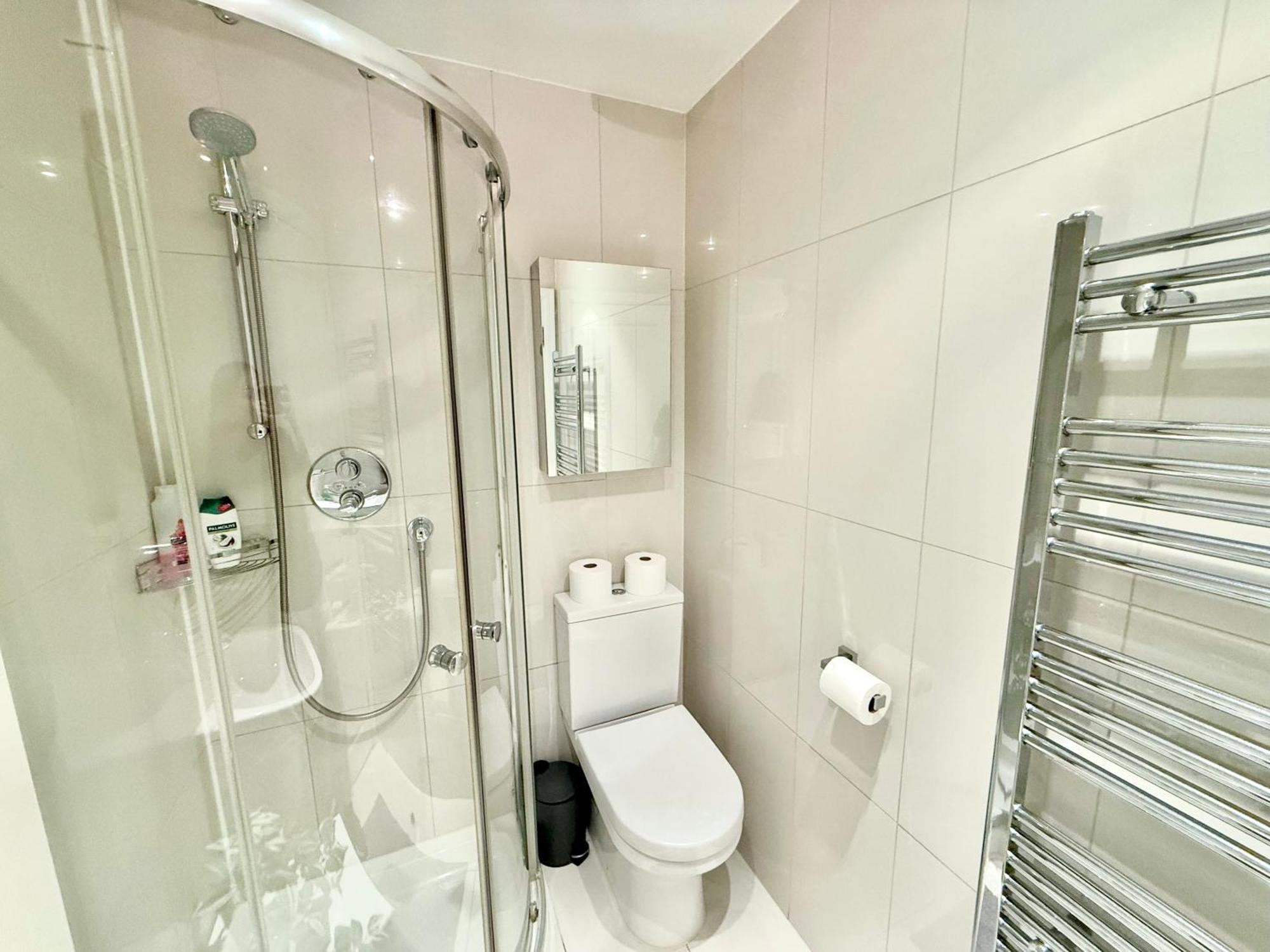 3 Bedroom With Private Terrace In Pimlico, Westminster, Victoria London